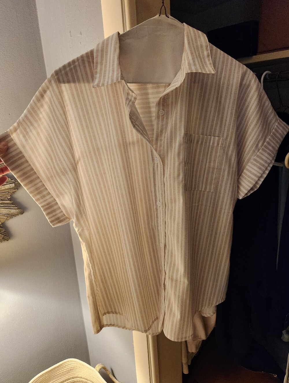 Light Striped Button-Up Shirt in Beige and White